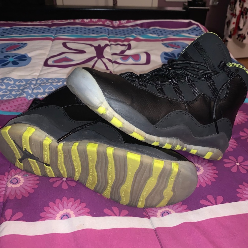 Worn Air Jordan 10 venoms size 6.5 youth